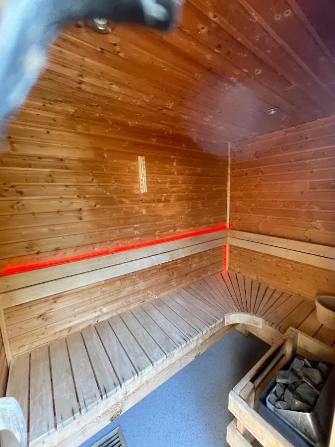 Holiday home Luxury Pamper Home Hot Tub & Sauna Ladies Retreat Ferndown